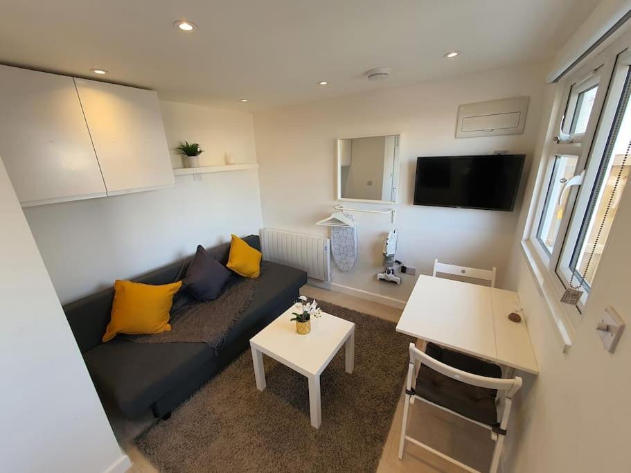 The Tiny Sea Gem Apartment Jaywick Sands Exterior photo
