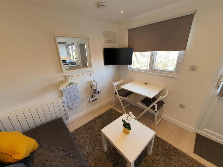 The Tiny Sea Gem Apartment Jaywick Sands Exterior photo