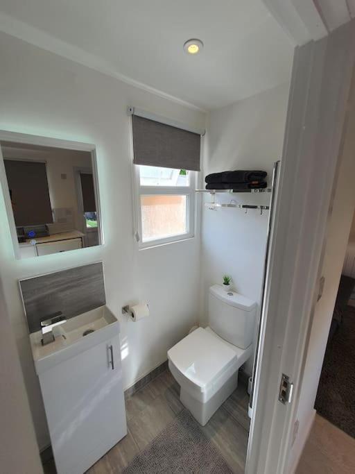 The Tiny Sea Gem Apartment Jaywick Sands Exterior photo