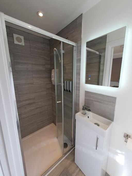 The Tiny Sea Gem Apartment Jaywick Sands Exterior photo